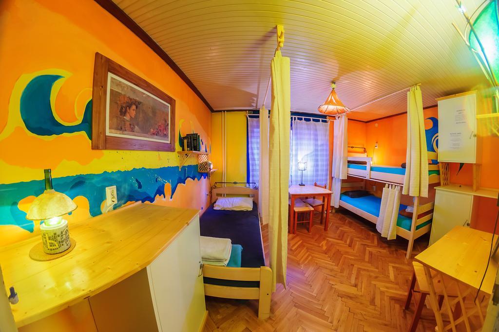 Hostel Mali Mrak Zagreb Exterior photo